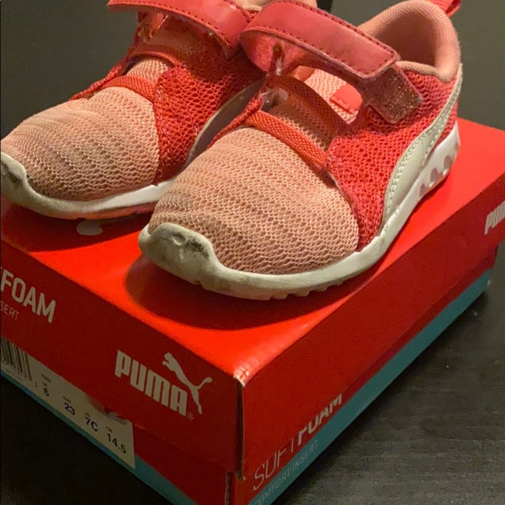 Puma peach white